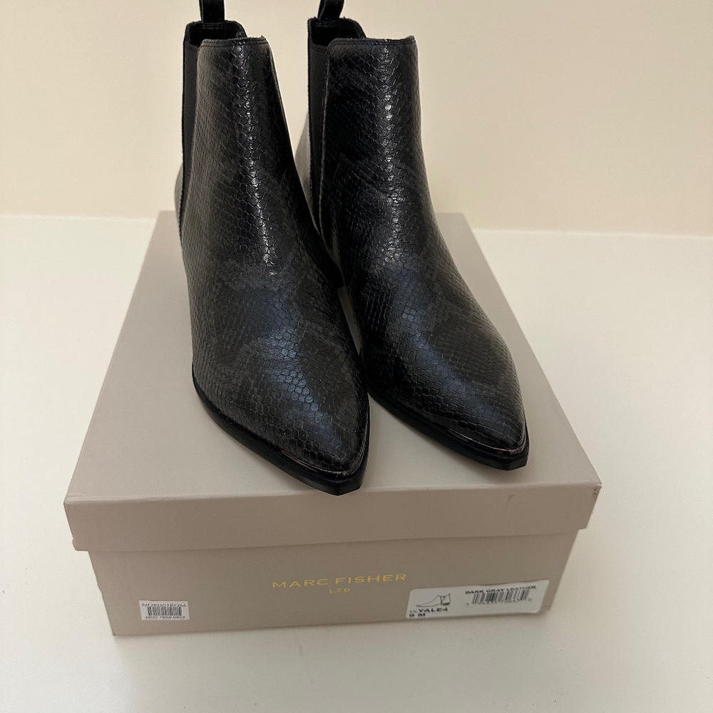Marc Fisher Yale Chelsea boots 9M